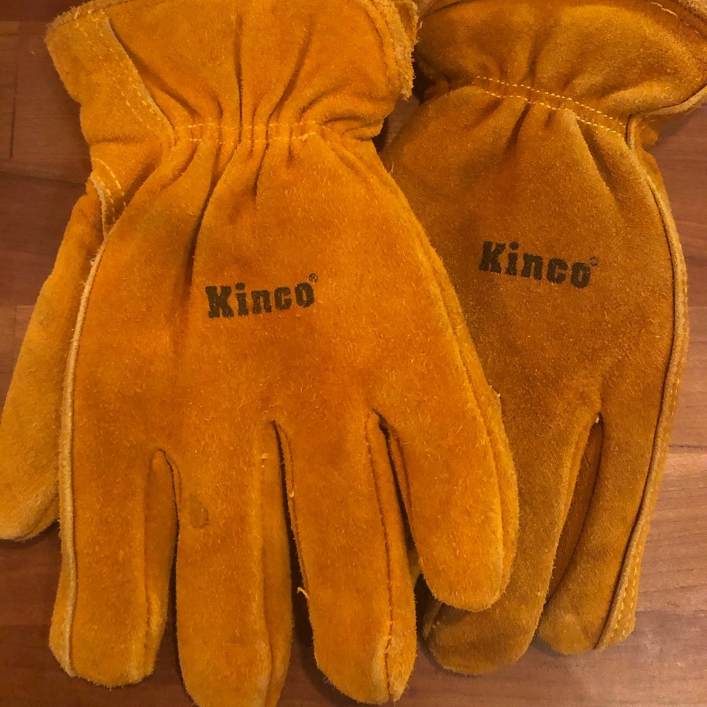 Leather insulated gloves